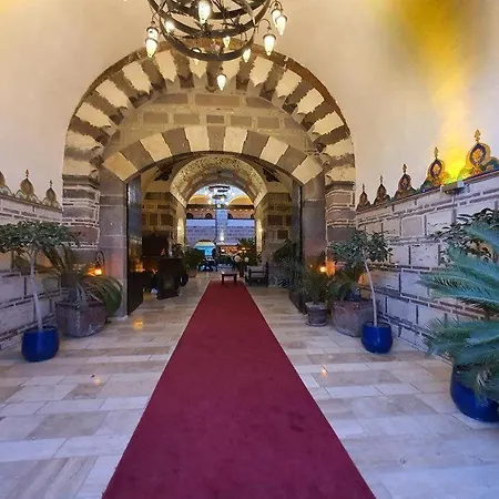 Otel Kanuni Kervansaray Historical Çeşme