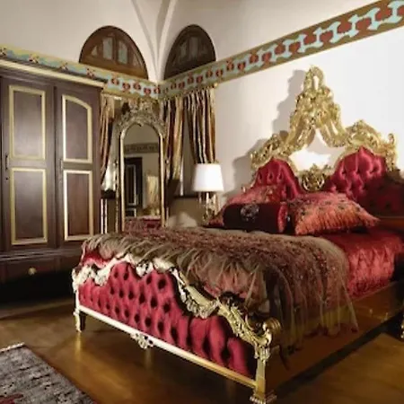Kanuni Kervansaray Historical Otel Çeşme